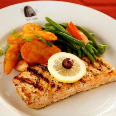Broiled fillet of salmon